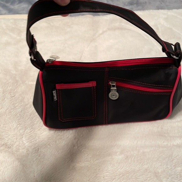 ⭐️Host Pick⭐️ Esprit vintage black & red nylon purse - Picture 4 of 15